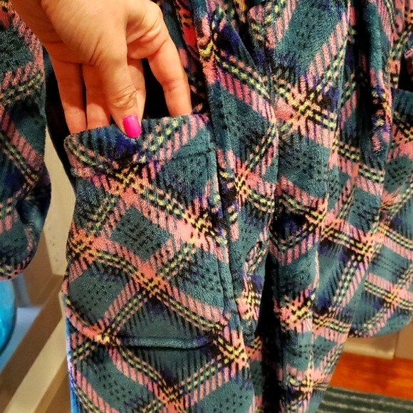 Victoria's Secret Plush Green, Pink Plaid Robe w/ Belt and pockets - Picture 4 of 16